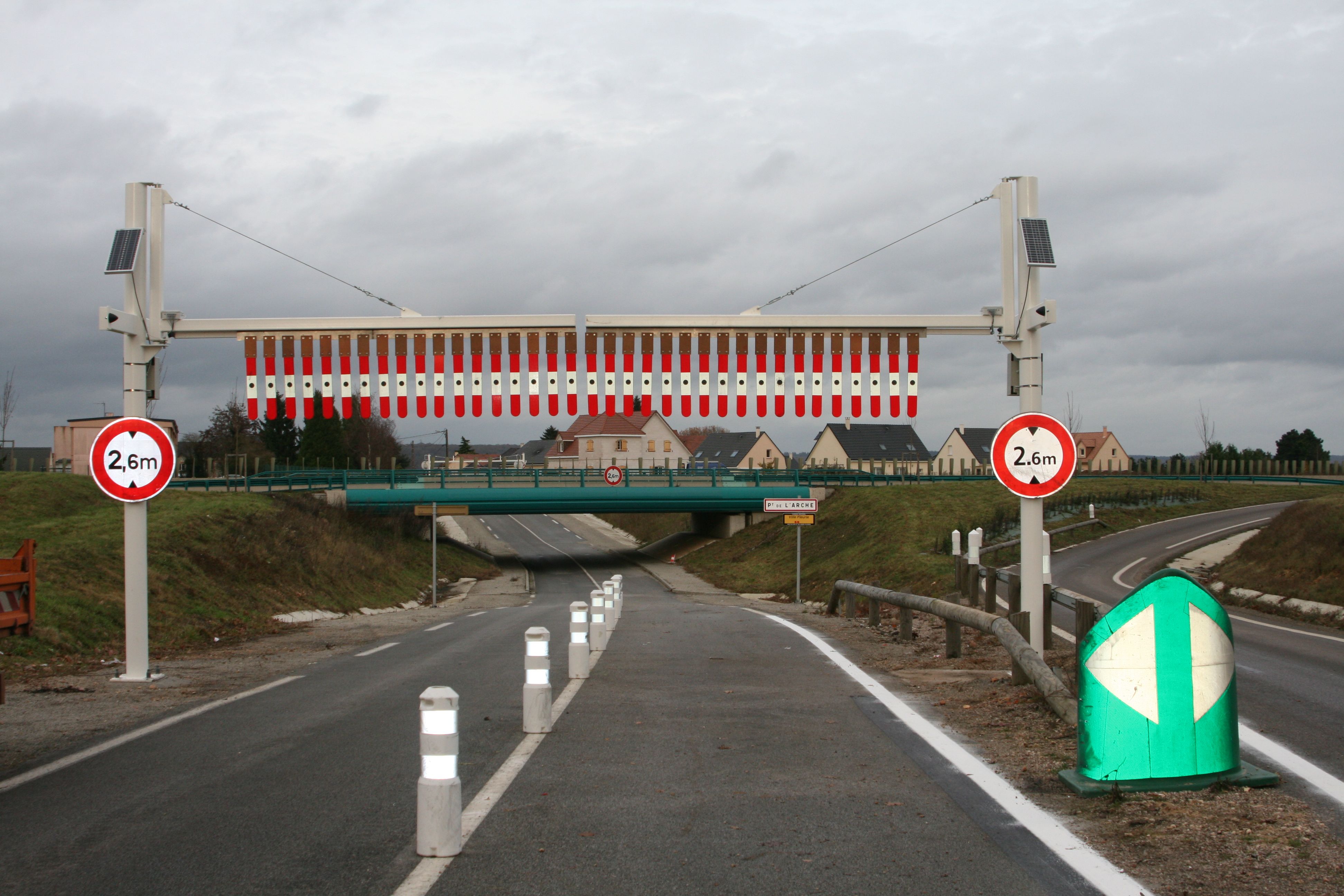 Pose de limiteur de gabarit système SIGMAPAL matériel breveté ATS avec option lumineuse sous détection. 