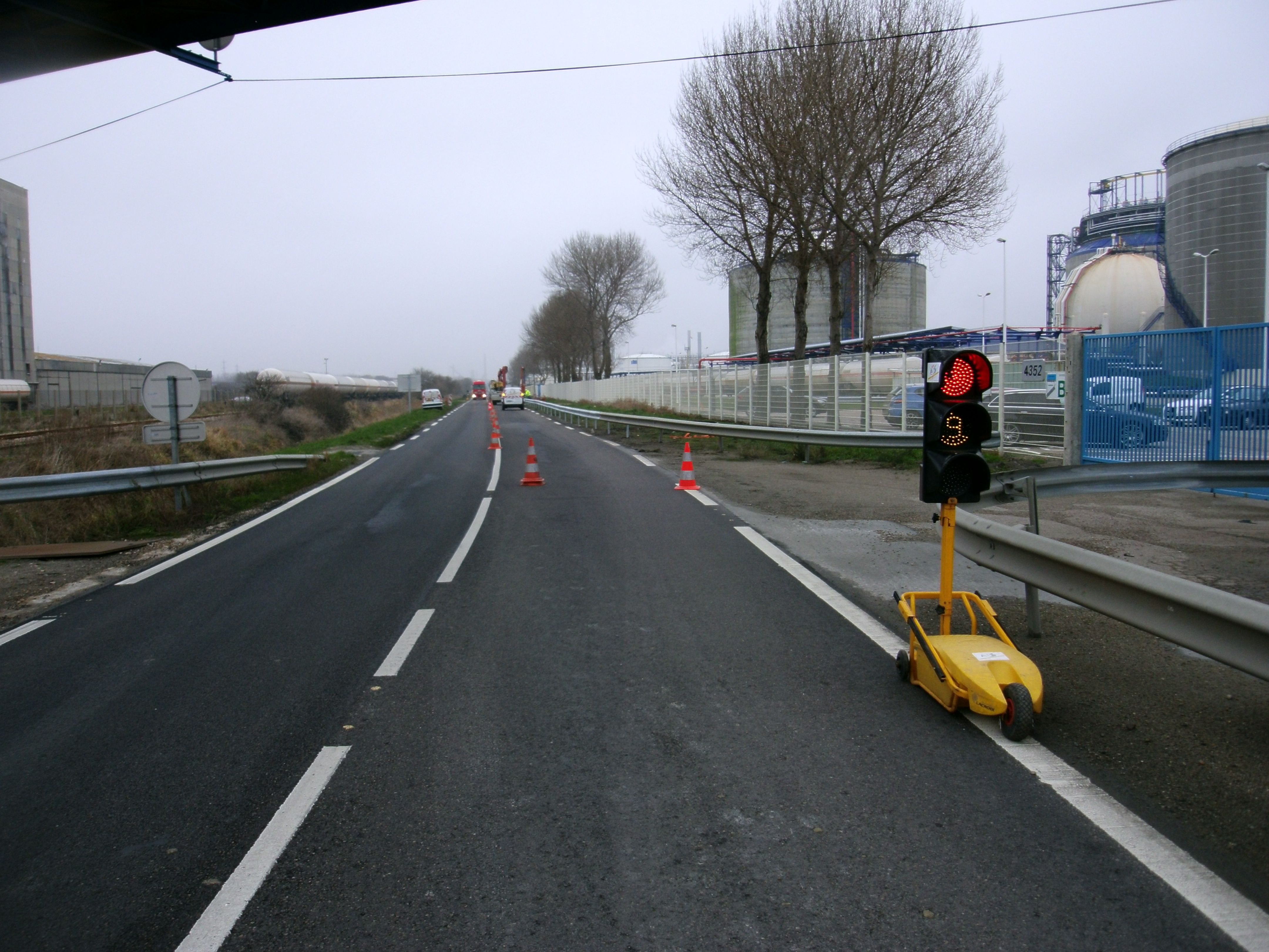 Location et mise en place de balisage type CF 24, feux de chantier pour circulation alternée.