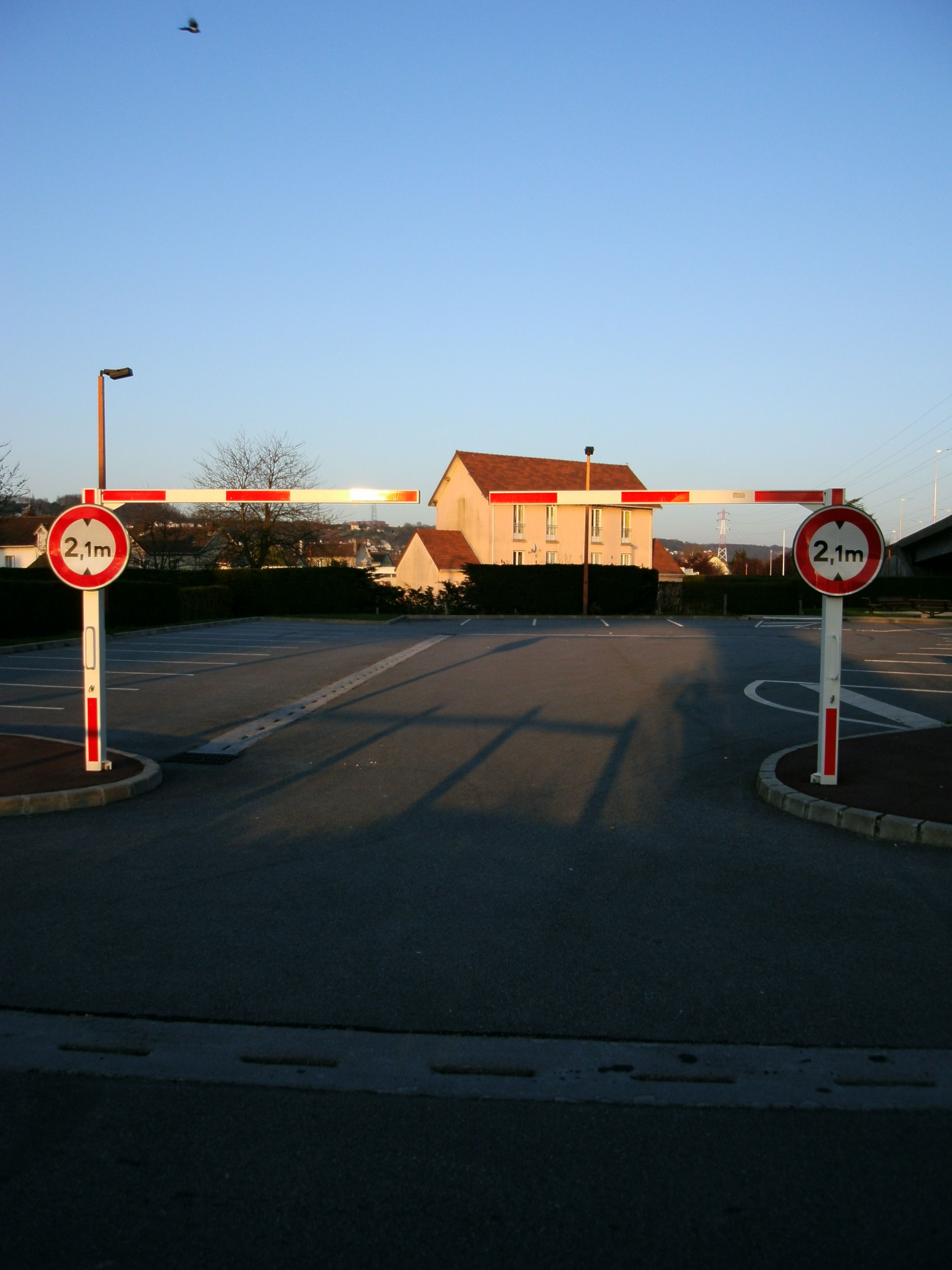 Pose de portique métallique limiteur de gabarit